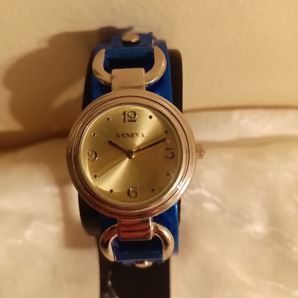 Geneva Metallic blue silver snap watch